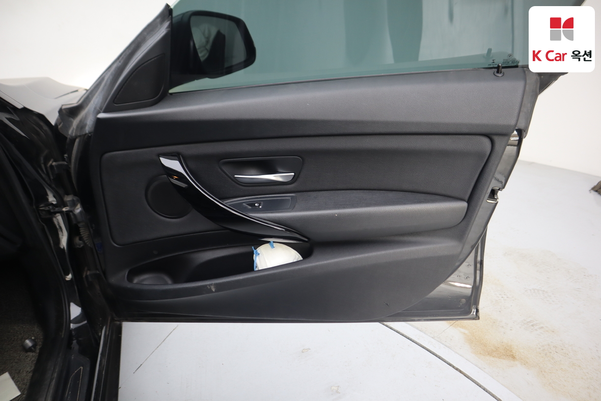 BMW 3 Series 2018 - Image 33