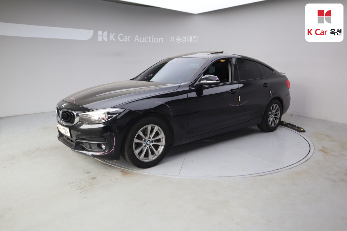 BMW 3 Series 2018 - Image 1