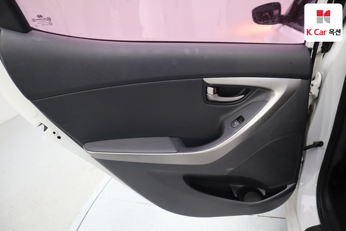 Hyundai Elantra 2011 - Image 20