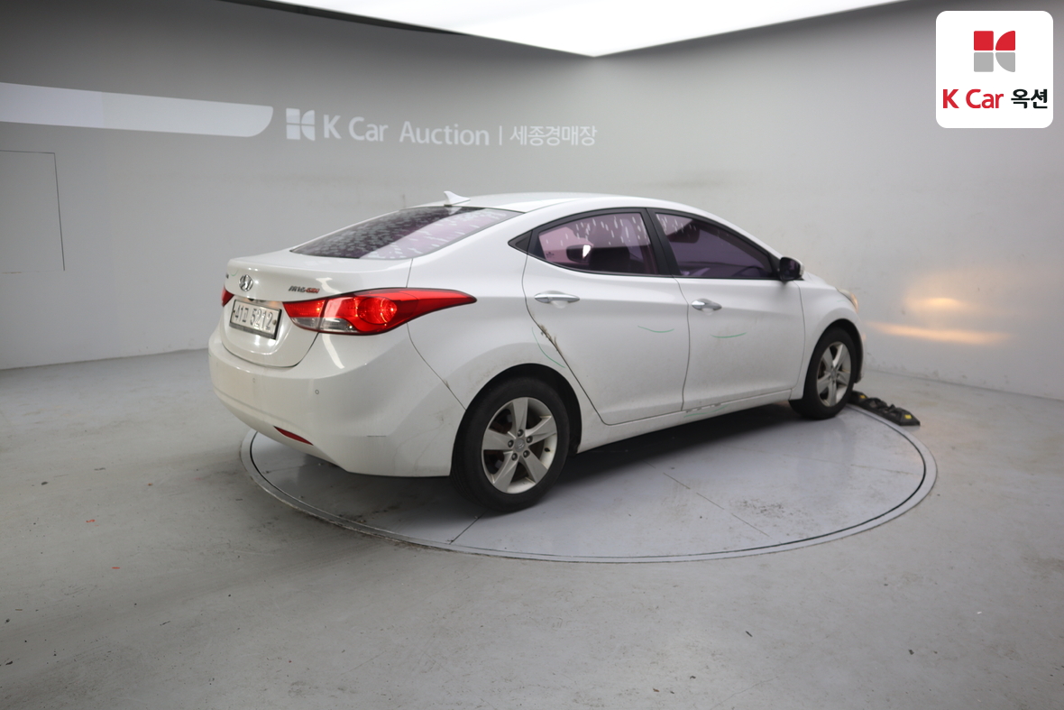 Hyundai Elantra 2011 - Image 2