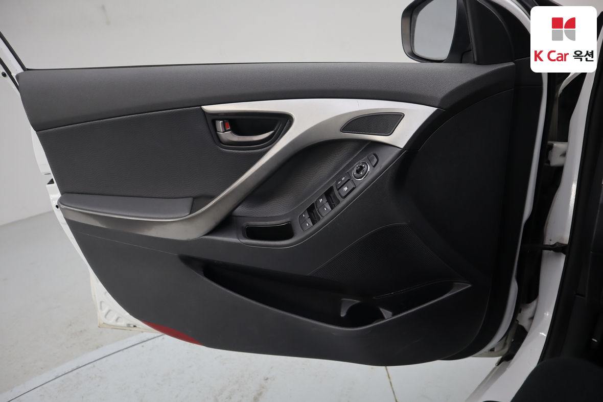 Hyundai Elantra 2011 - Image 8