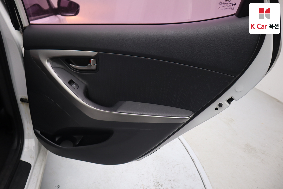 Hyundai Elantra 2011 - Image 24