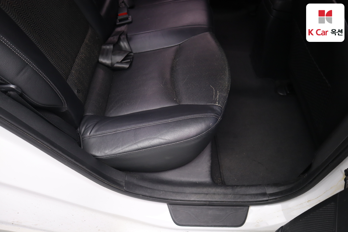 Hyundai Elantra 2011 - Image 25