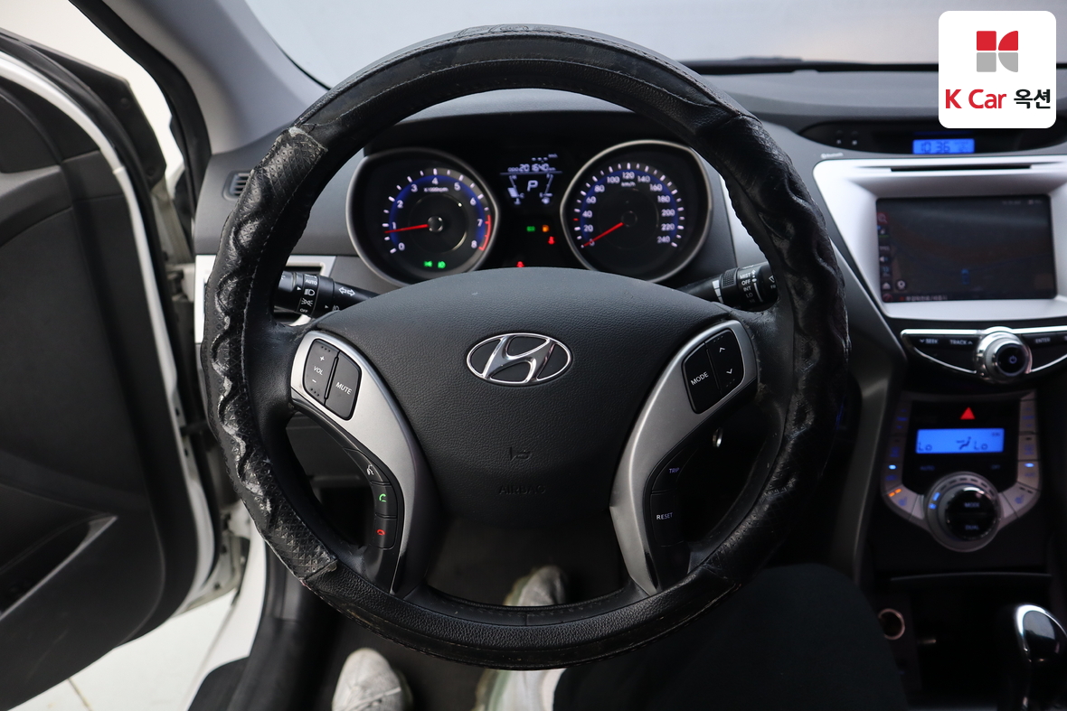 Hyundai Elantra 2011 - Image 10