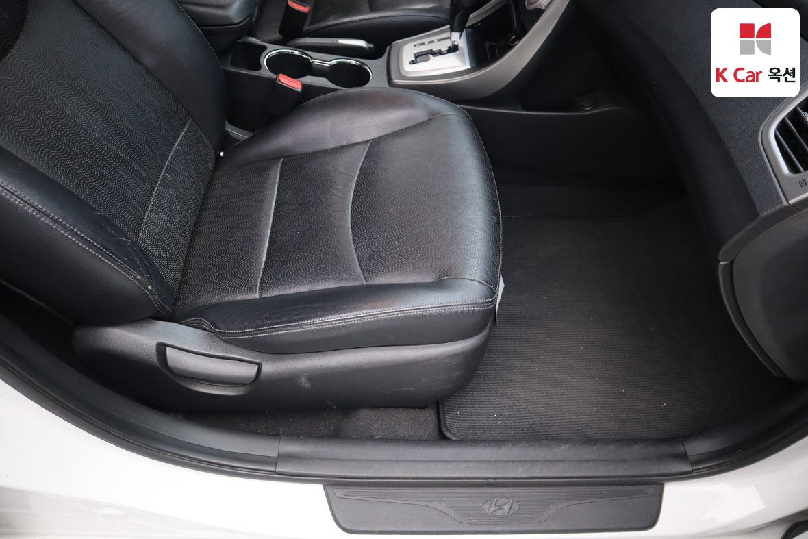 Hyundai Elantra 2011 - Image 27