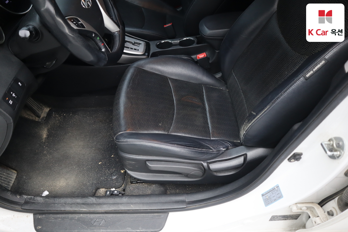 Hyundai Elantra 2011 - Image 18