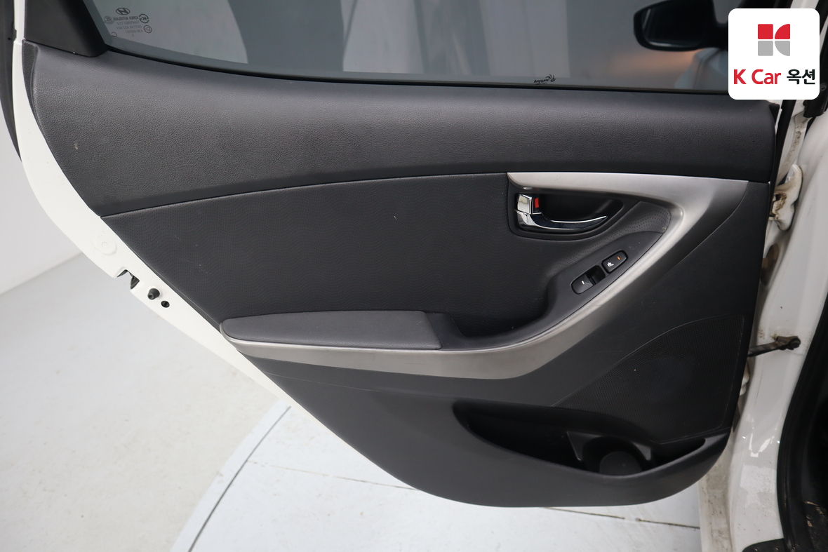 Hyundai Elantra 2011 - Image 20