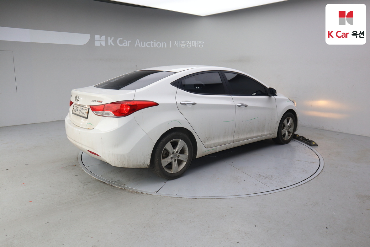 Hyundai Elantra 2011 - Image 2