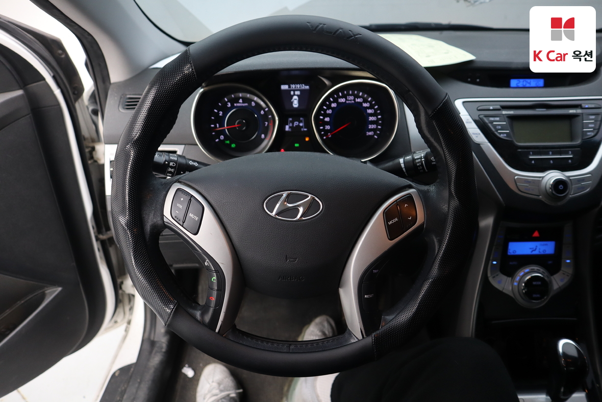 Hyundai Elantra 2011 - Image 10