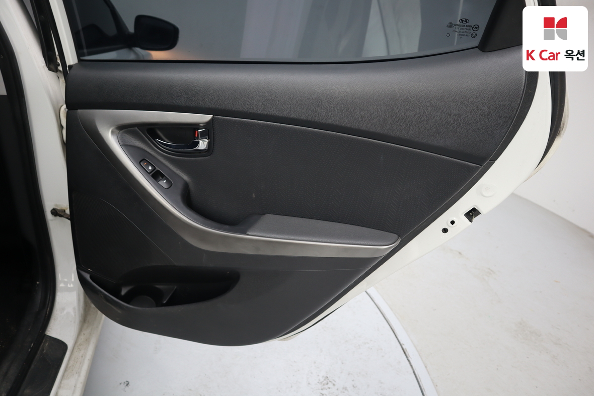 Hyundai Elantra 2011 - Image 24