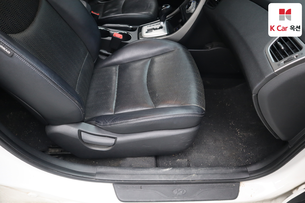 Hyundai Elantra 2011 - Image 27