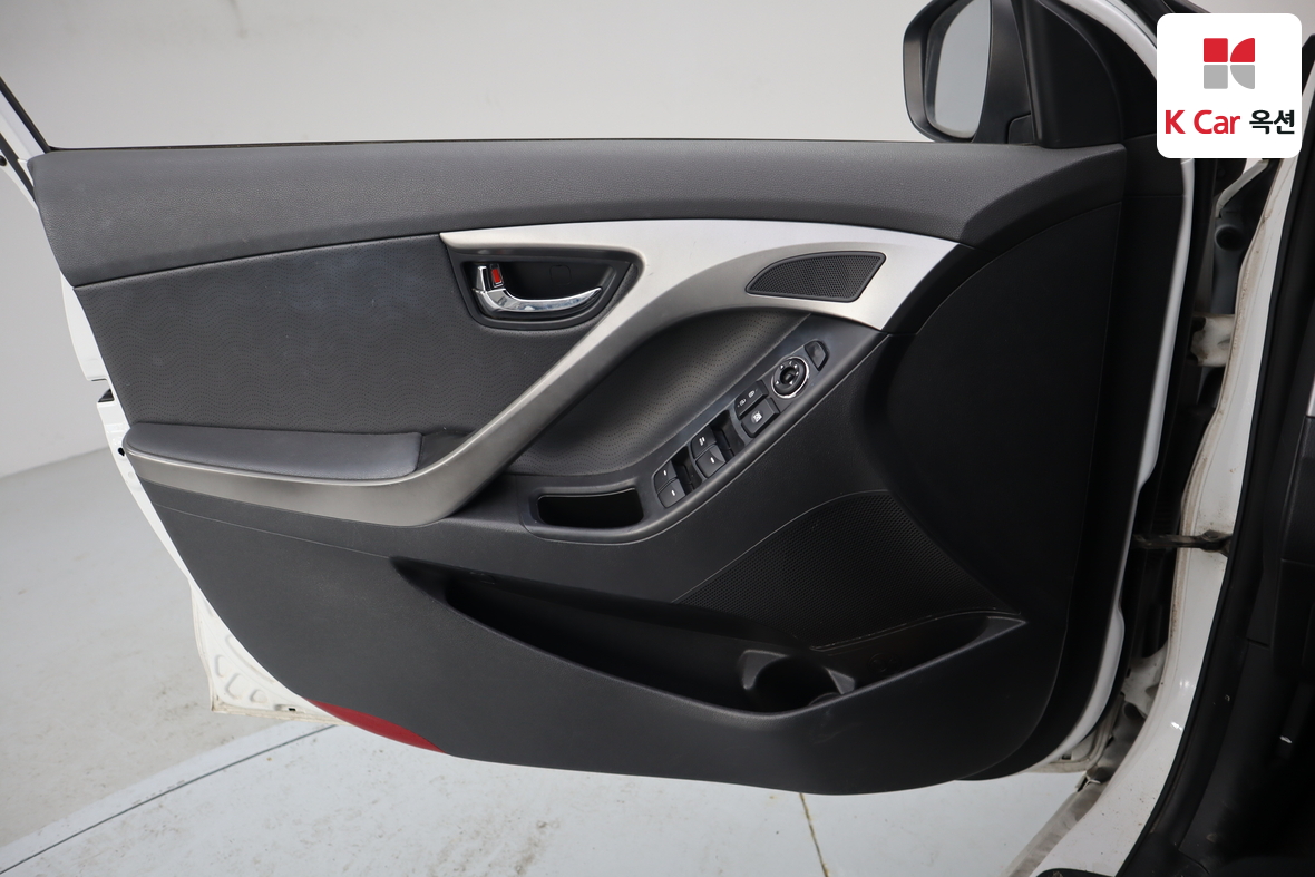 Hyundai Elantra 2011 - Image 8