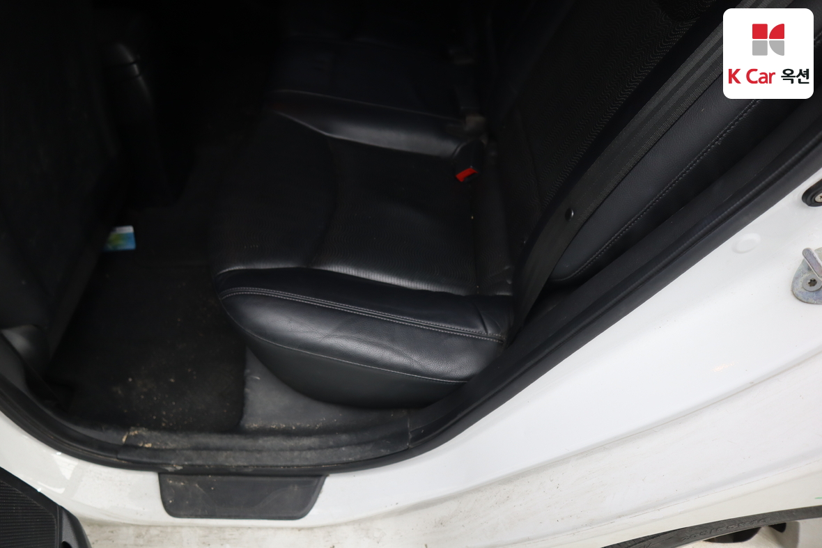 Hyundai Elantra 2011 - Image 21