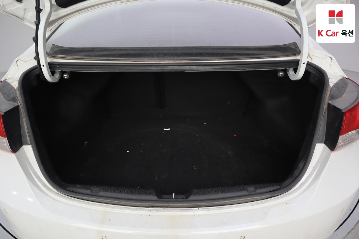 Hyundai Elantra 2011 - Image 23