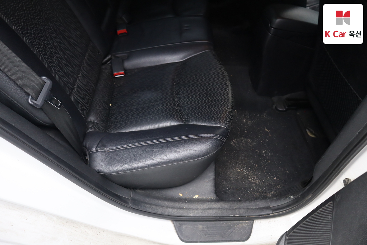 Hyundai Elantra 2011 - Image 25