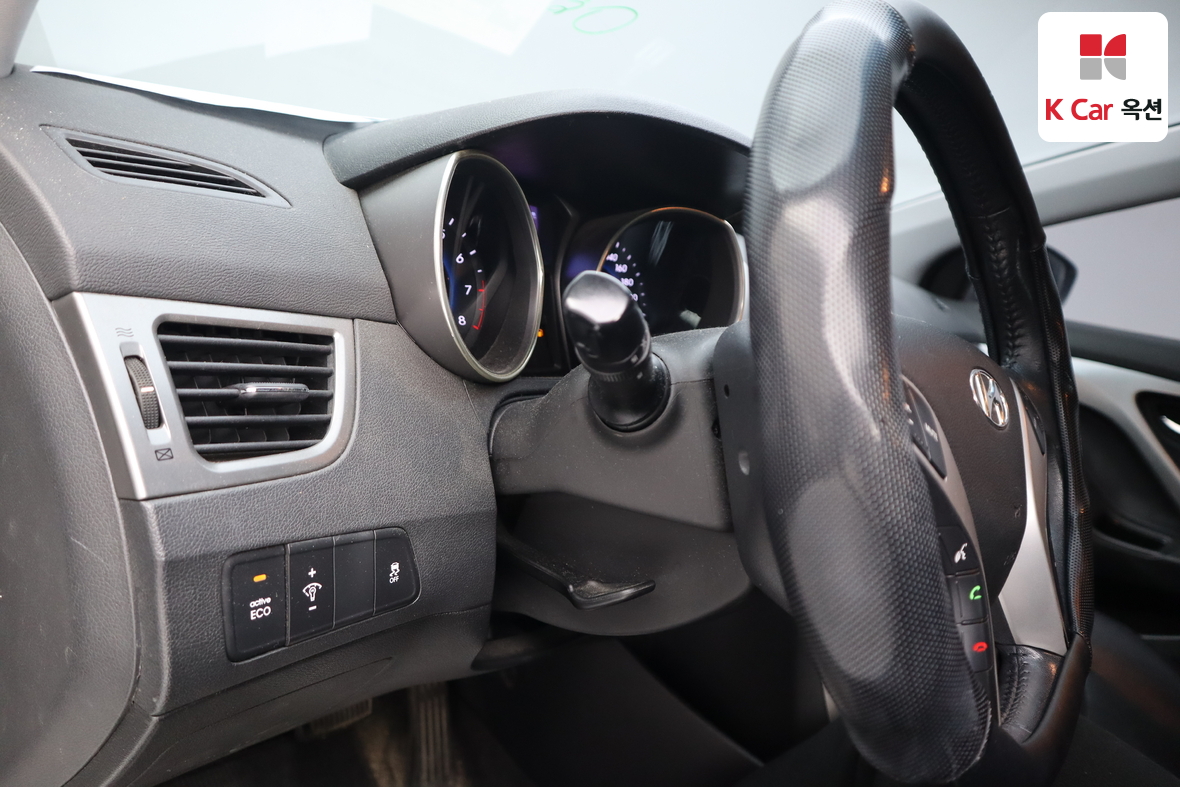 Hyundai Elantra 2011 - Image 9