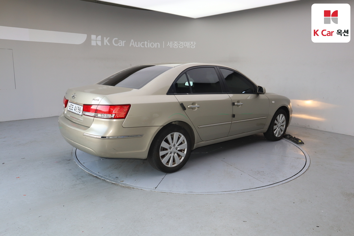 Hyundai Sonata 2008 - Image 2