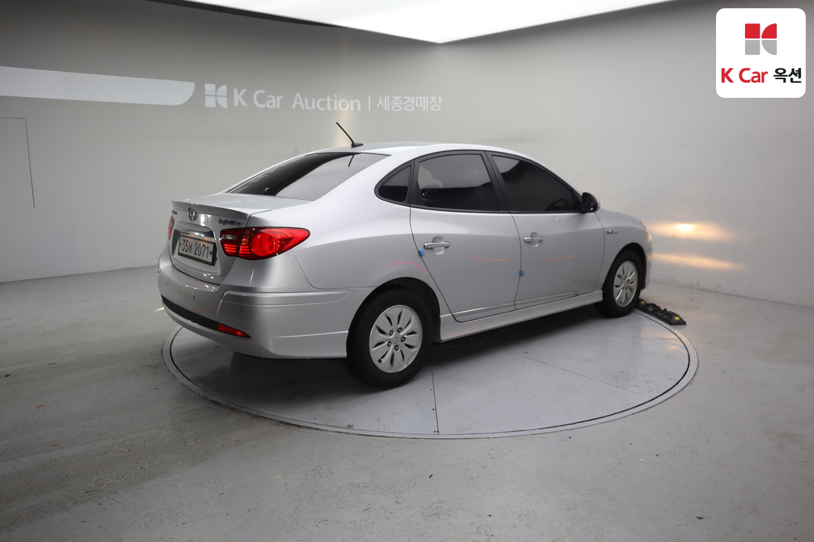 Hyundai Elantra 2012 - Image 2