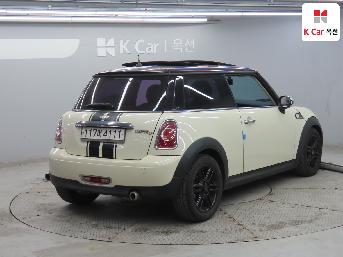 BMW MINI 2013 - Image 2