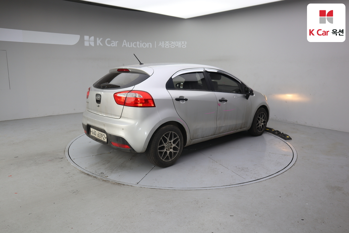 Kia Pride 2012 - Image 2