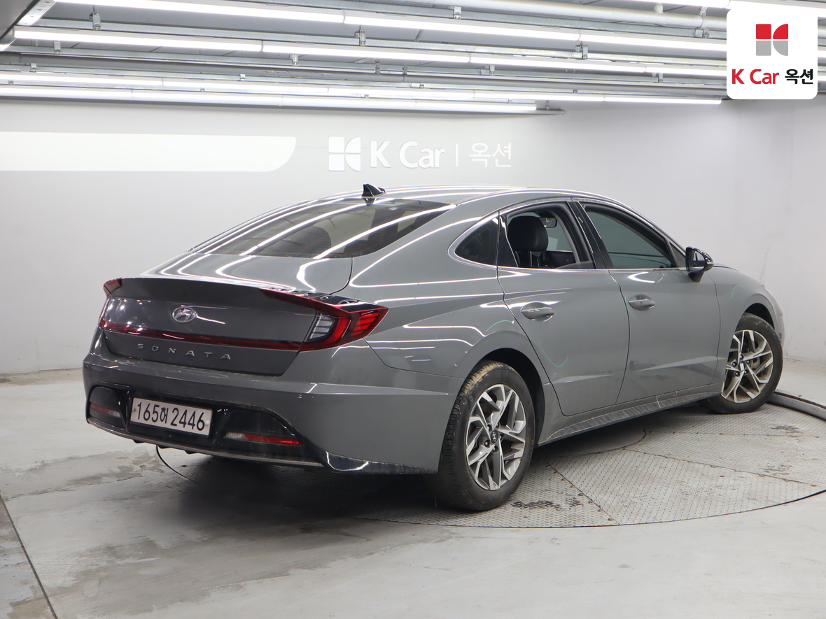 Hyundai Sonata 2022 - Image 2