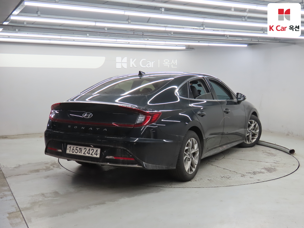 Hyundai Sonata 2022 - Image 2