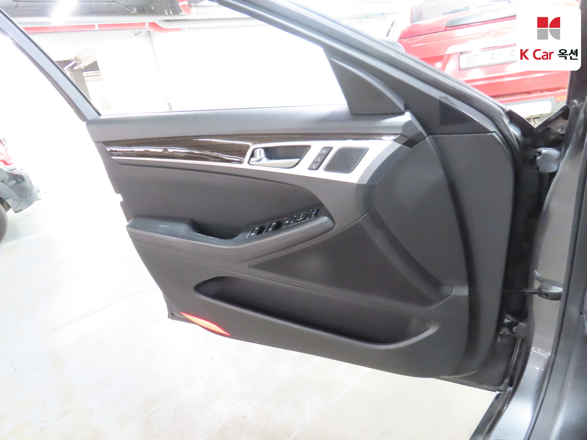 Genesis G80 2017 - Image 8