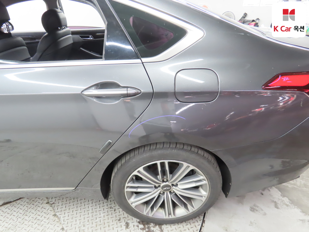 Genesis G80 2017 - Image 38