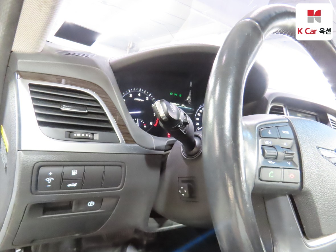 Genesis G80 2017 - Image 9