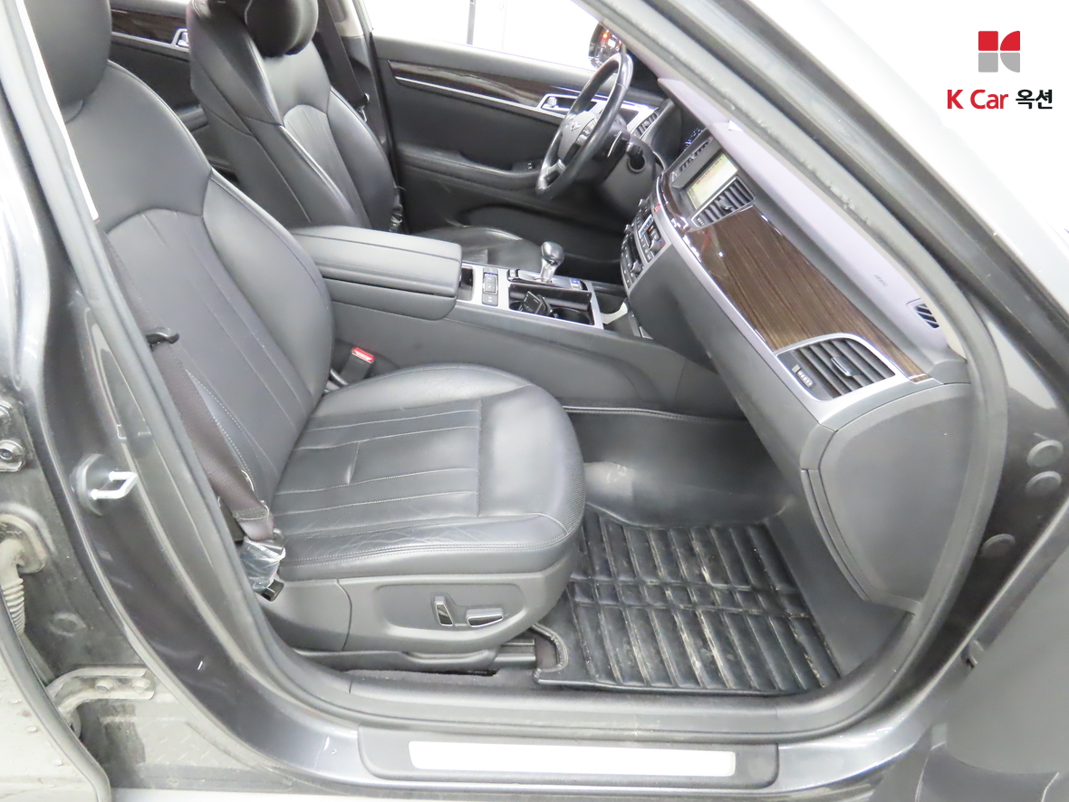 Genesis G80 2017 - Image 30