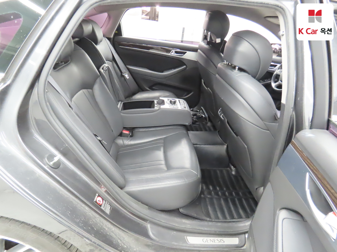 Genesis G80 2017 - Image 28