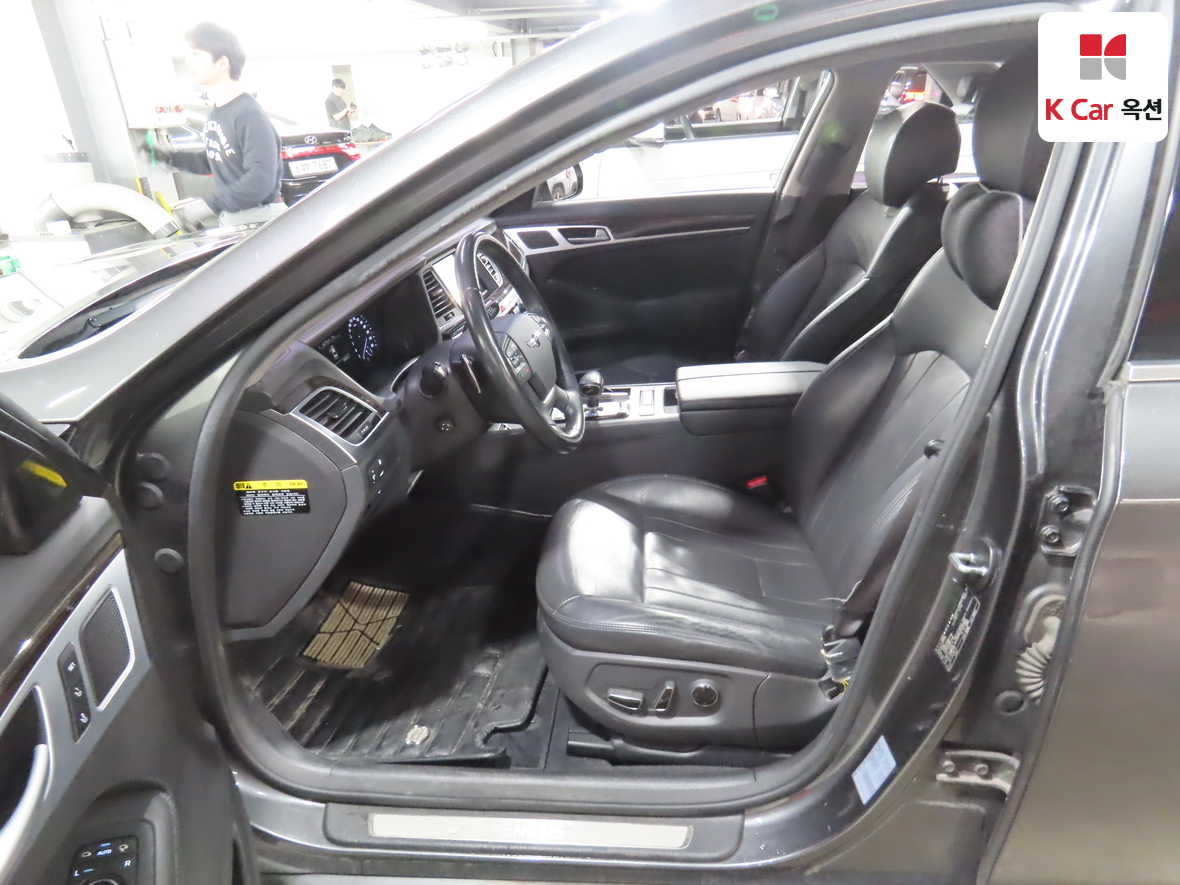 Genesis G80 2017 - Image 18