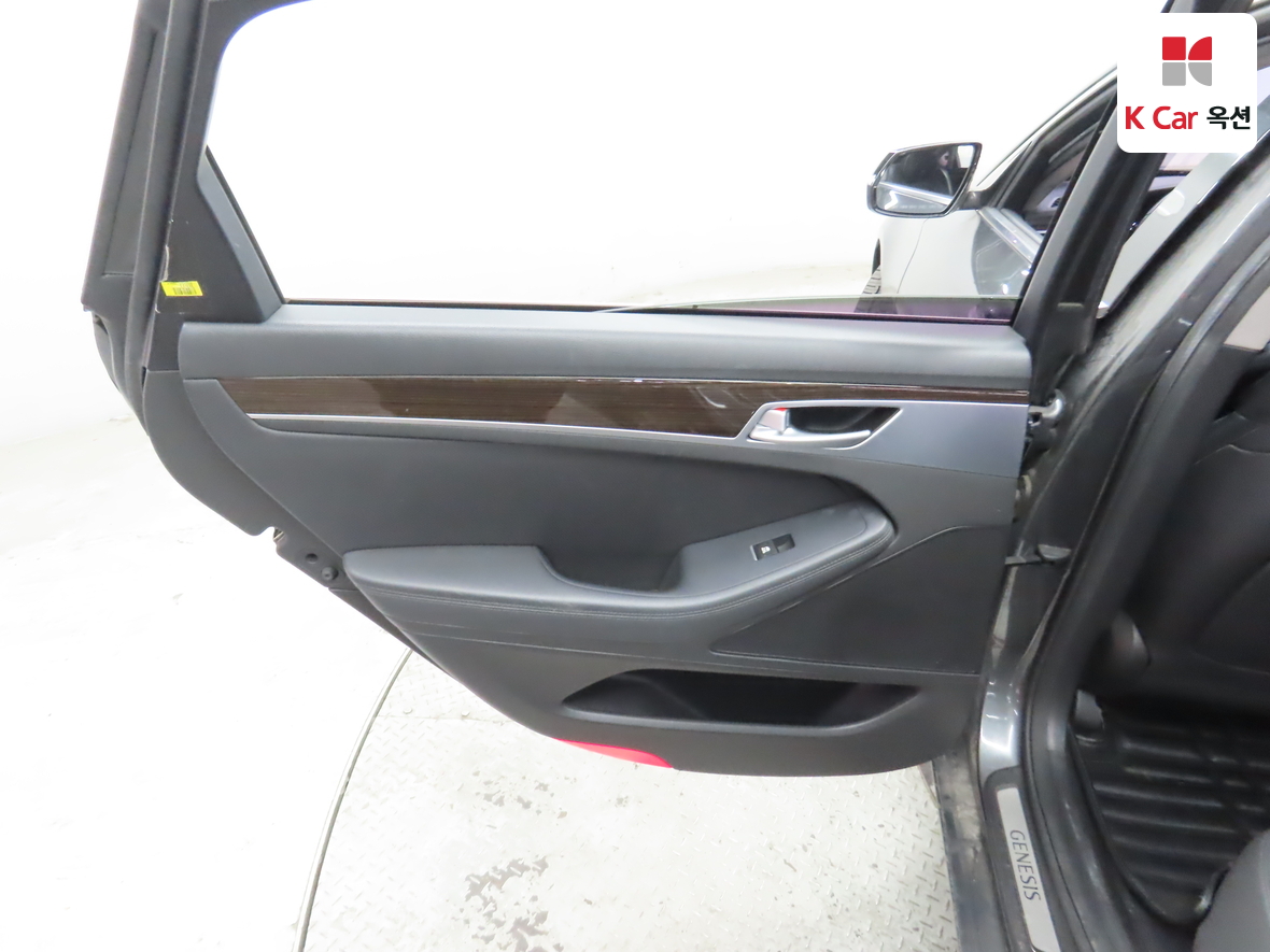 Genesis G80 2017 - Image 22