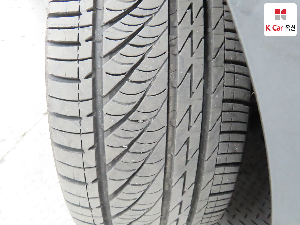 Genesis G80 2017 - Image 32