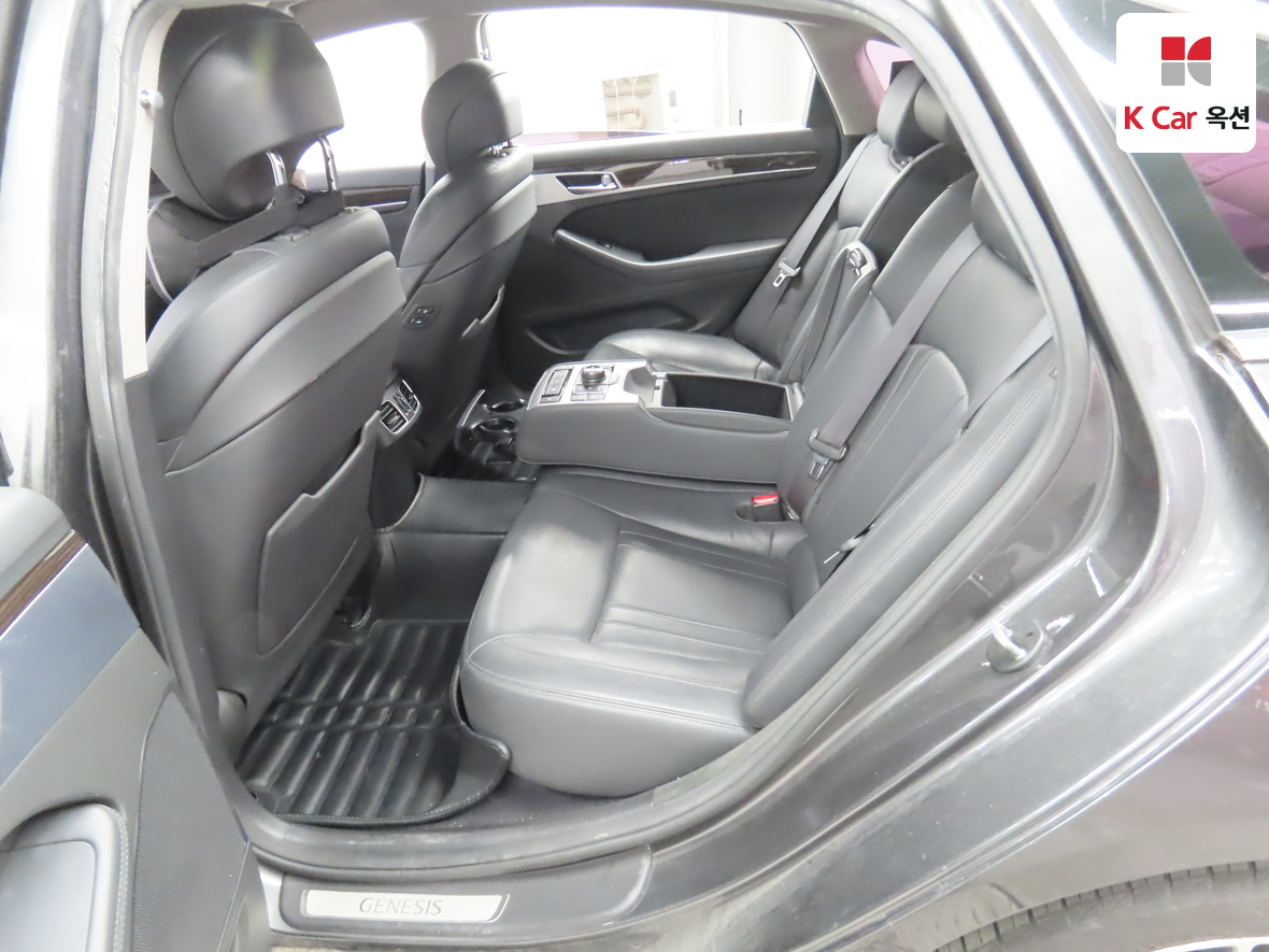 Genesis G80 2017 - Image 23