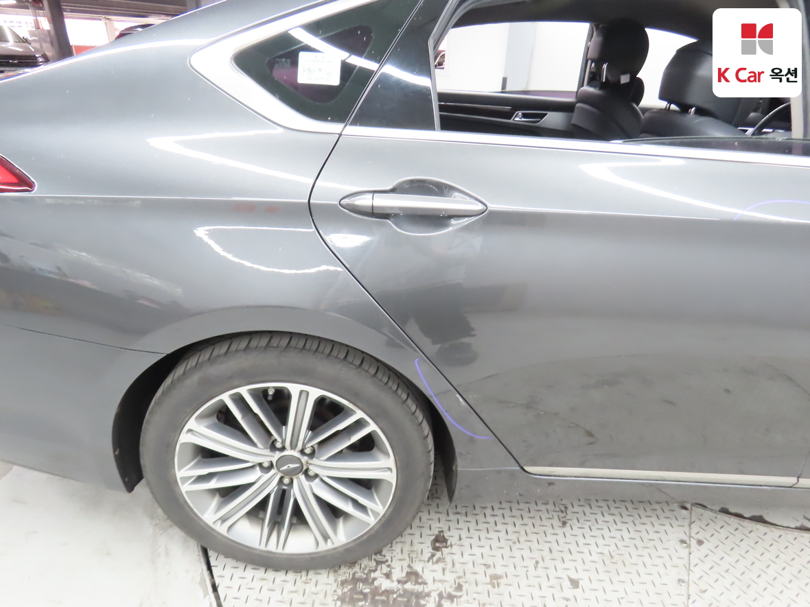 Genesis G80 2017 - Image 41