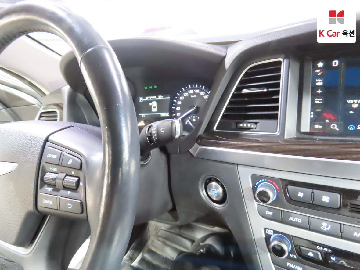 Genesis G80 2017 - Image 11