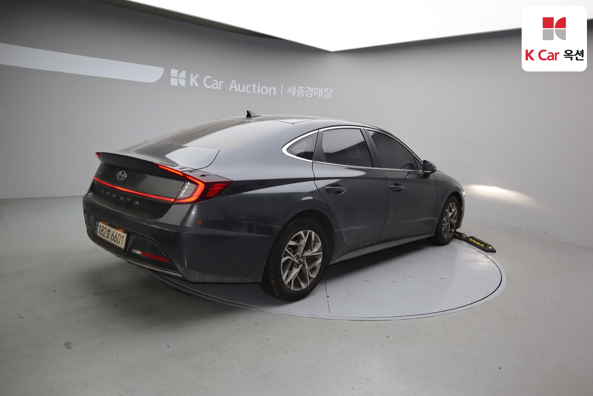 Hyundai Sonata 2021 - Image 2