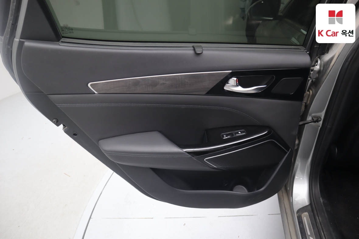 Kia K7 2021 - Image 21