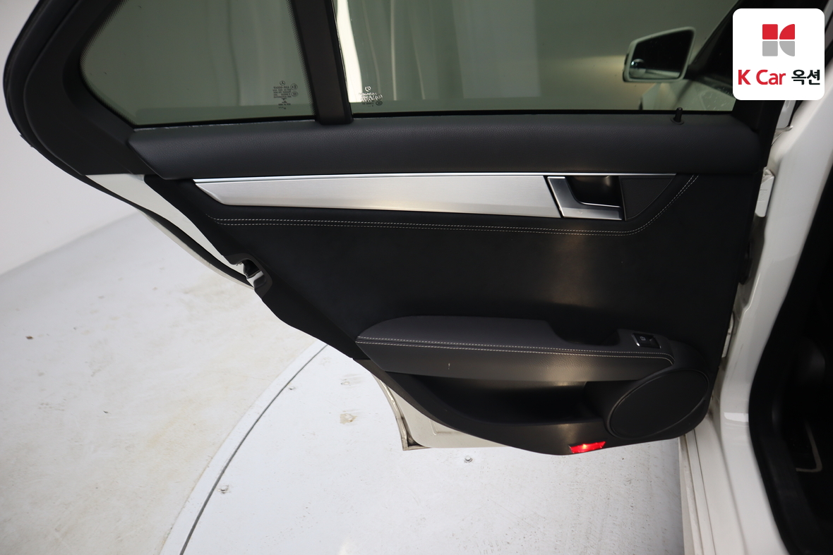 Mercedes-Benz C-Class 2014 - Image 25