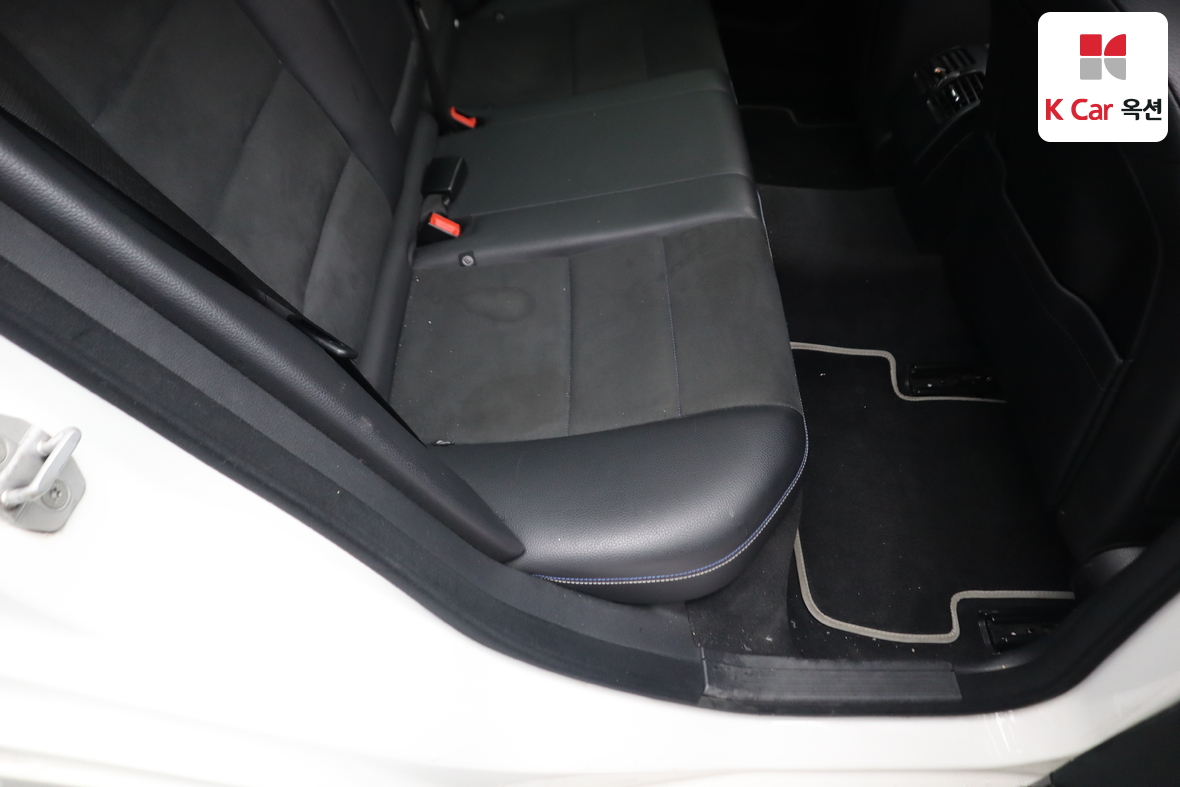 Mercedes-Benz C-Class 2014 - Image 30