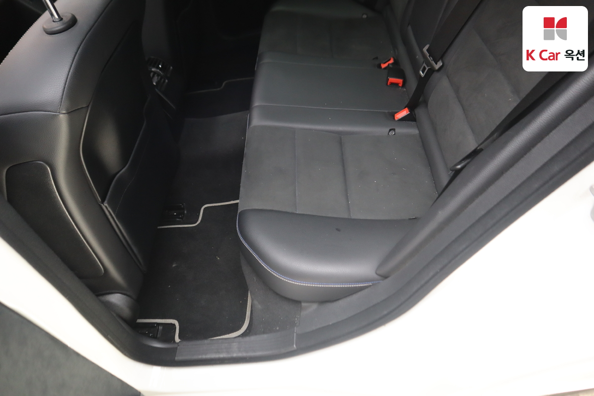 Mercedes-Benz C-Class 2014 - Image 26