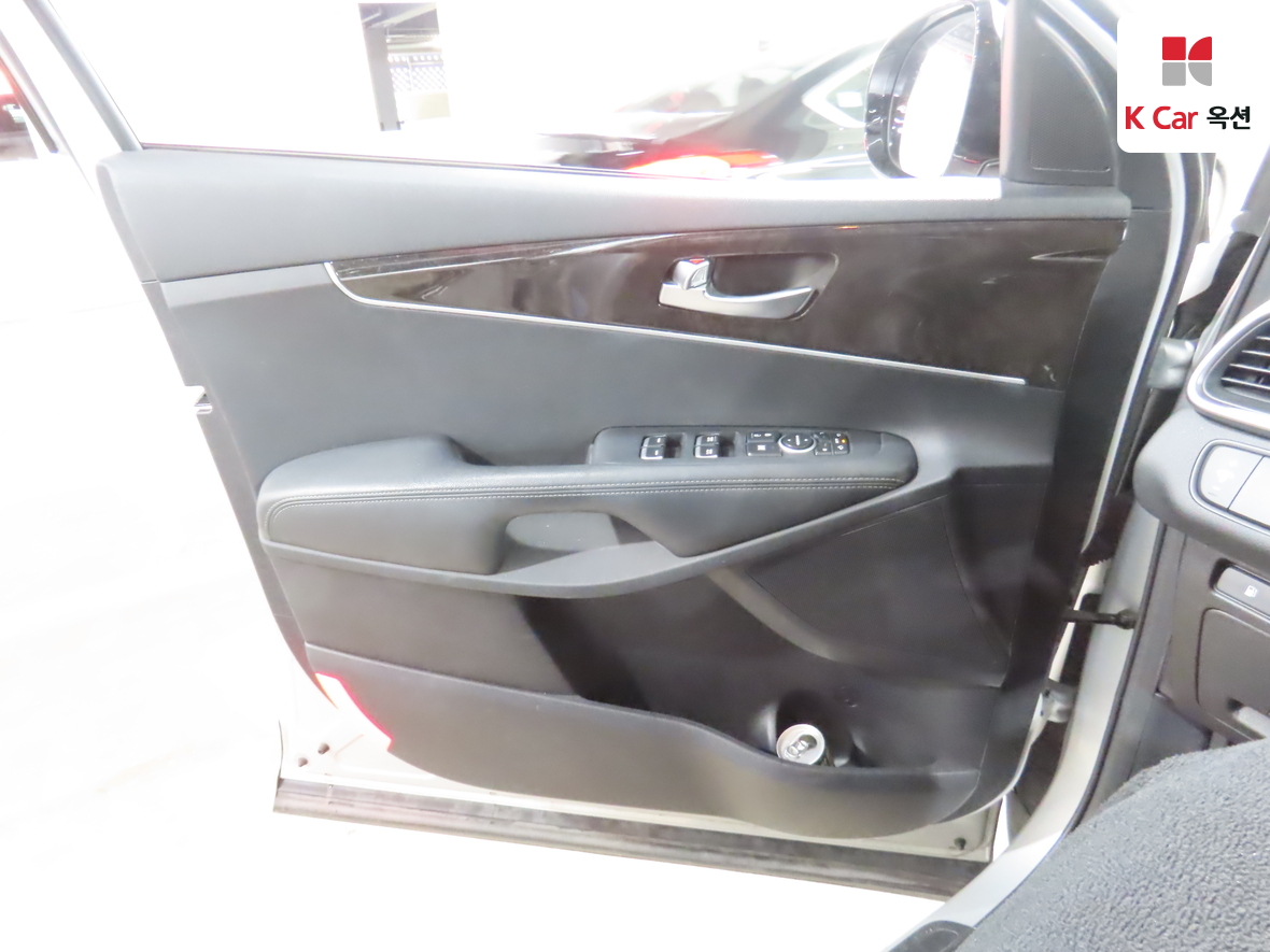 Kia Sorento 2017 - Image 8