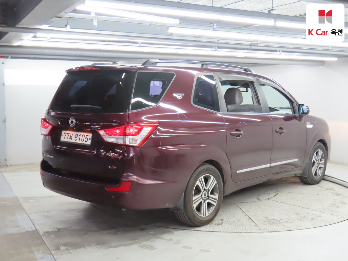 سانج يونج كوراندو توريزمو 2015 - صورة 2