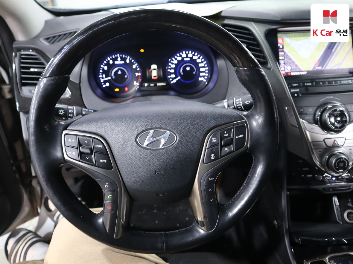 Hyundai AZERA 2011 - Image 10