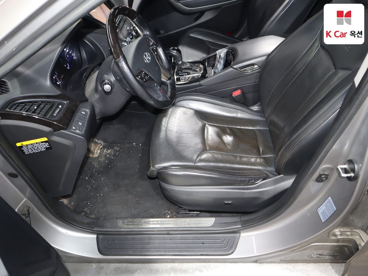 Hyundai AZERA 2011 - Image 18