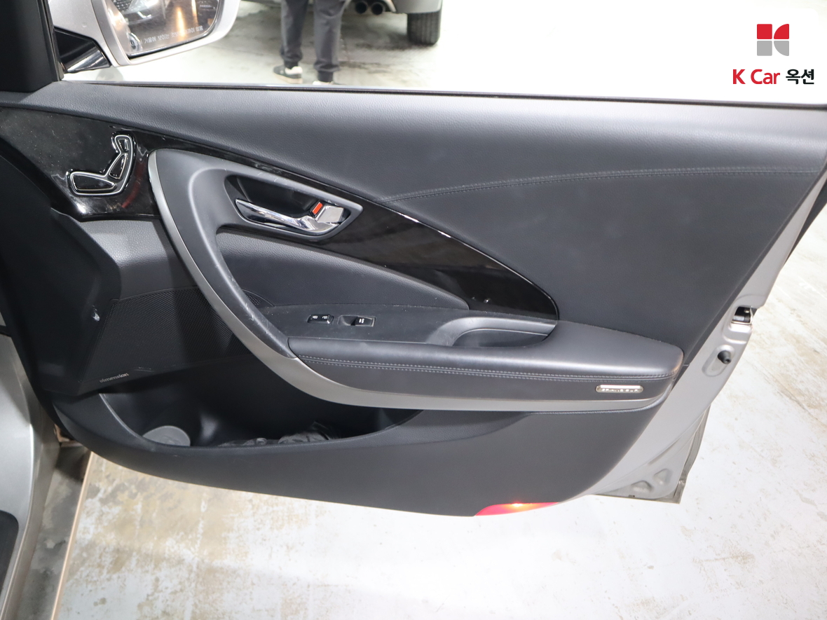 Hyundai AZERA 2011 - Image 28