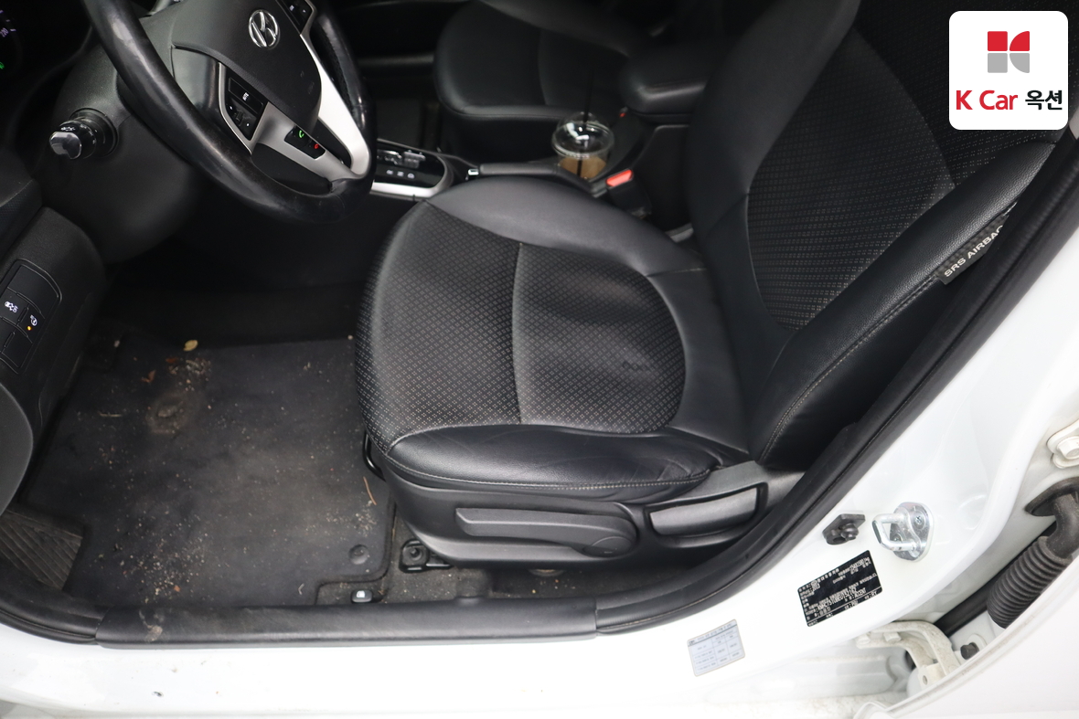 هيونداي أكسنت 2014 - صورة 19