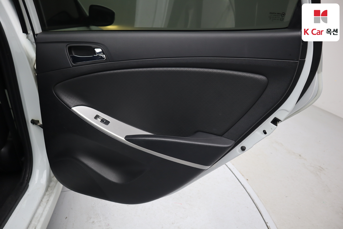 هيونداي أكسنت 2014 - صورة 26