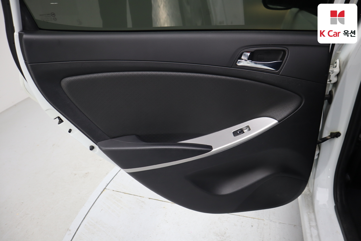 هيونداي أكسنت 2014 - صورة 21